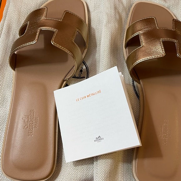 💯 Authentic Hermes “H" cut-out. *Metallic Leather *Dore-Rose golden color - Picture 4 of 14